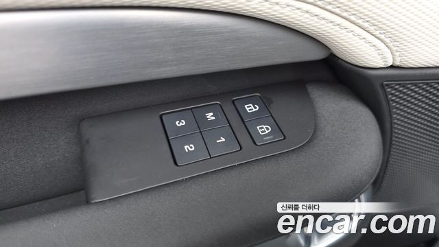 Land Rover Discovery 2025 — photo 29