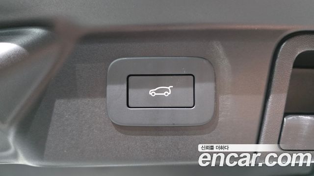 Land Rover Range Rover Velar 2025 — photo 28