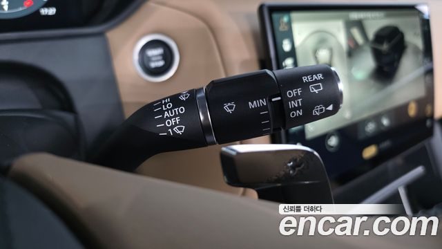 Land Rover Range Rover Velar 2025 — photo 30