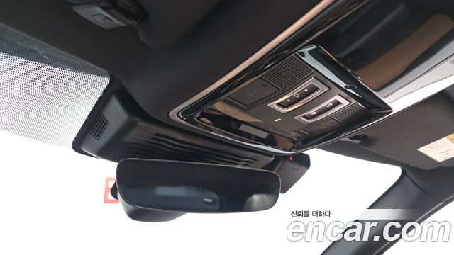 Land Rover Range Rover Velar 2025 — photo 31