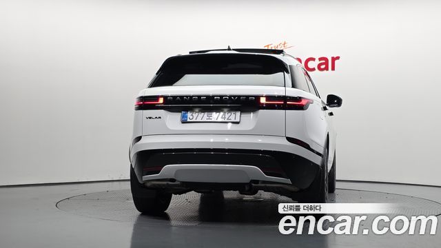Land Rover Range Rover Velar 2026 — photo 4