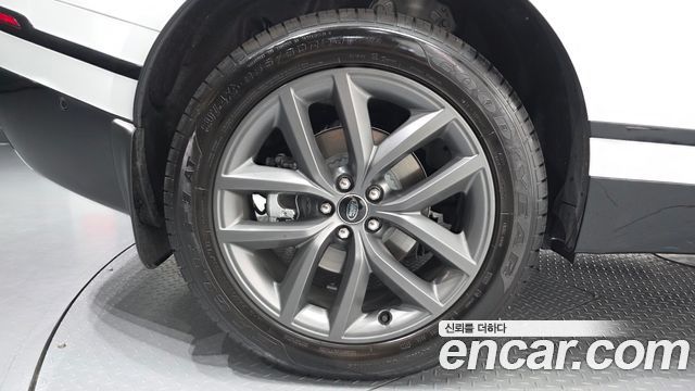 Land Rover Range Rover Velar 2026 — photo 5