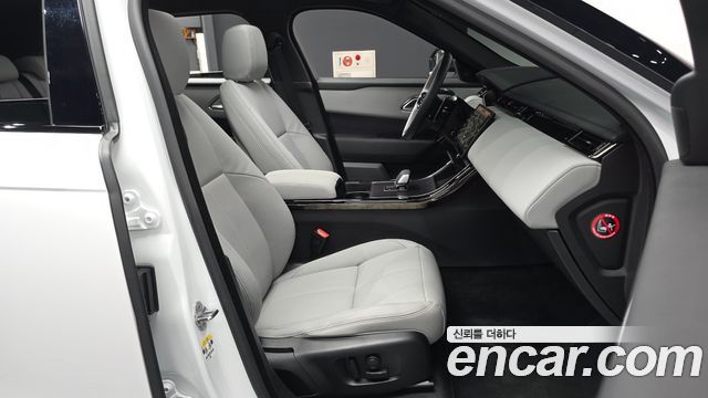 Land Rover Range Rover Velar 2026 — photo 17