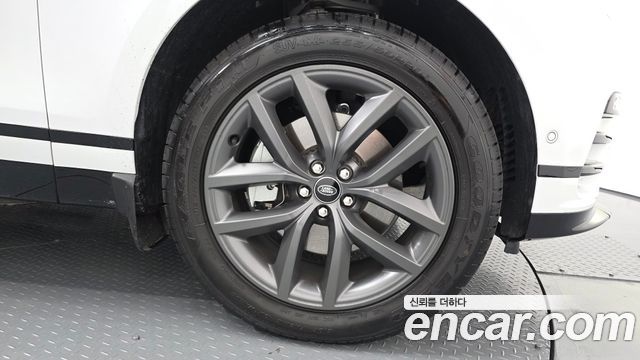 Land Rover Range Rover Velar 2026 — photo 7
