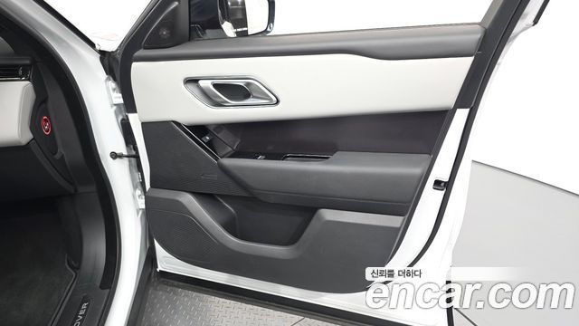 Land Rover Range Rover Velar 2026 — photo 14