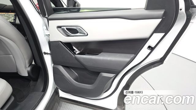Land Rover Range Rover Velar 2026 — photo 15
