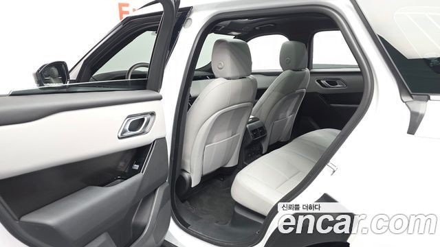 Land Rover Range Rover Velar 2026 — photo 16