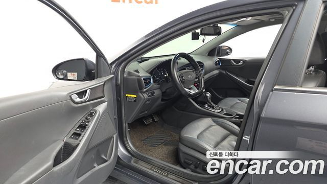 Hyundai Ioniq 2016 — photo 10