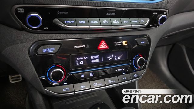 Hyundai Ioniq 2016 — photo 17