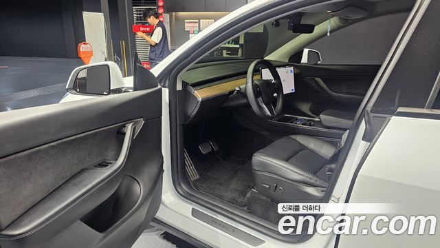 Tesla Model Y 2021 — photo 13