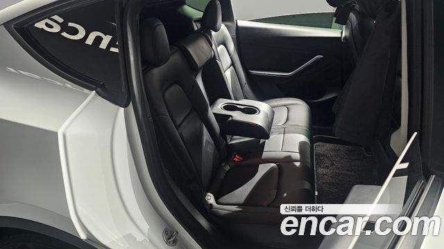 Tesla Model Y 2021 — photo 17