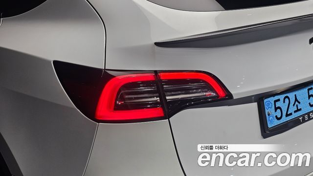 Tesla Model Y 2021 — photo 9