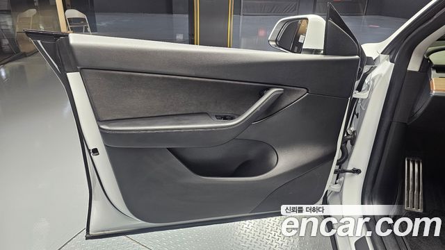 Tesla Model Y 2021 — photo 14