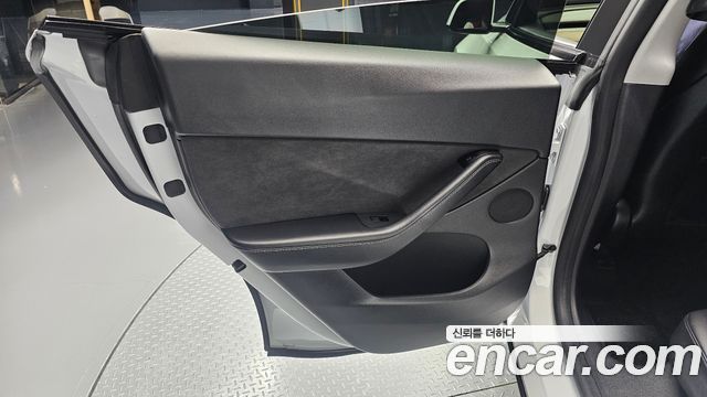 Tesla Model Y 2021 — photo 15