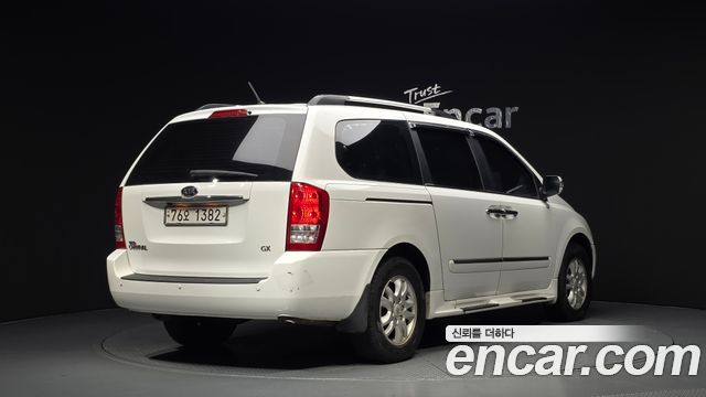 Kia Canival 2010 — photo 2