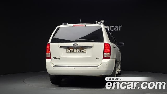 Kia Canival 2010 — photo 4