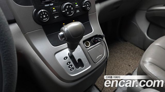 Kia Canival 2010 — photo 9