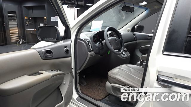 Kia Canival 2010 — photo 10