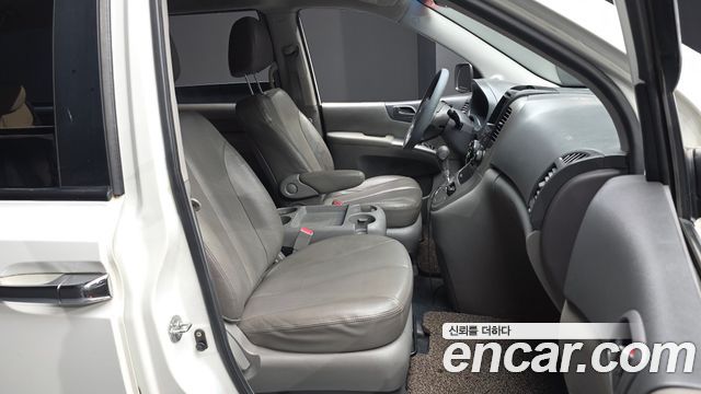 Kia Canival 2010 — photo 11