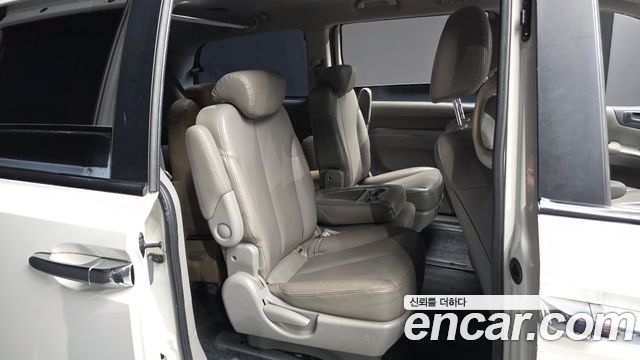 Kia Canival 2010 — photo 12