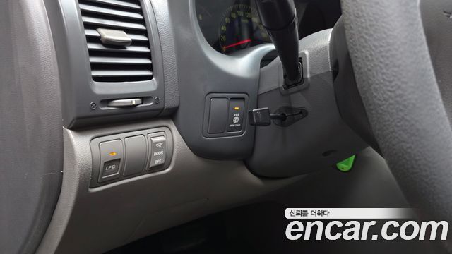 Kia Canival 2010 — photo 16
