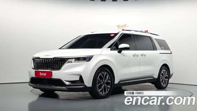 Kia Canival 2023 — photo 1