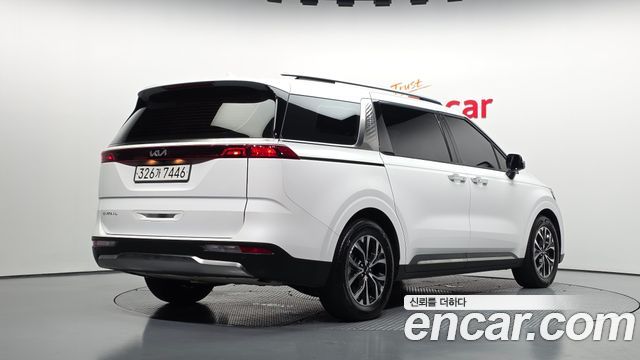 Kia Canival 2023 — photo 2