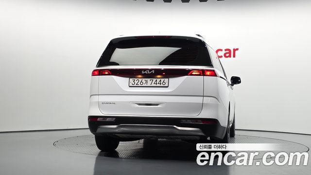 Kia Canival 2023 — photo 4
