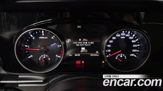 Kia Canival 2023 — photo 8