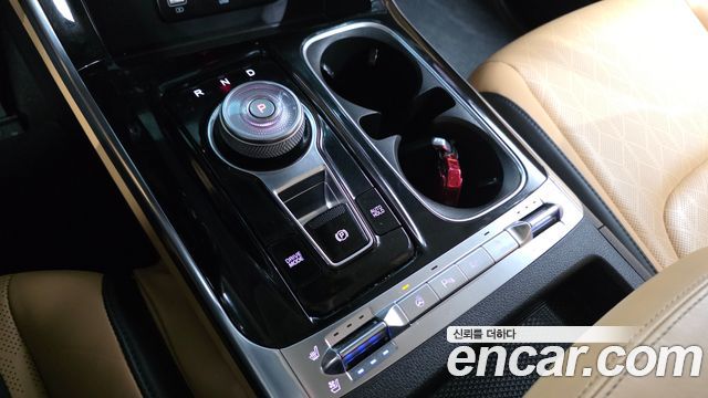 Kia Canival 2023 — photo 9