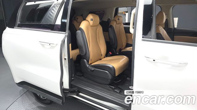 Kia Canival 2023 — photo 12