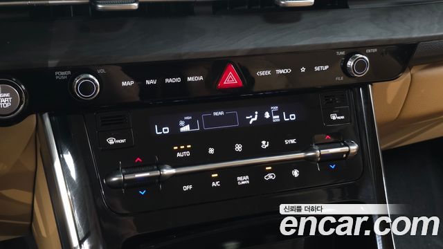 Kia Canival 2023 — photo 17