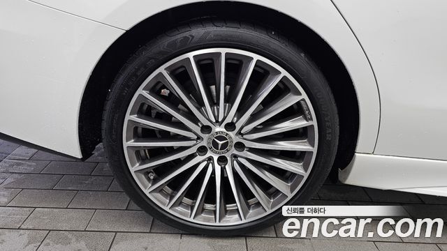 Mercedes-Benz C-Class 2023 — photo 5