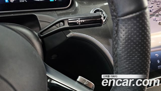 Mercedes-Benz C-Class 2023 — photo 9