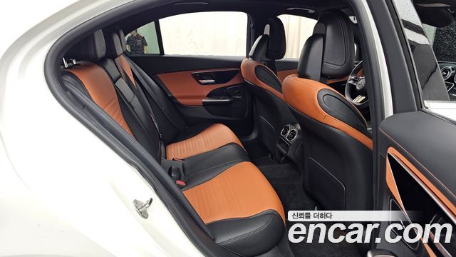 Mercedes-Benz C-Class 2023 — photo 12