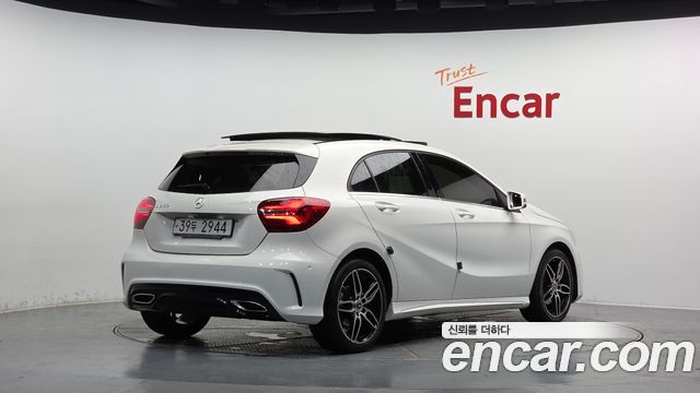 Mercedes-Benz A-Class 2018 — photo 2