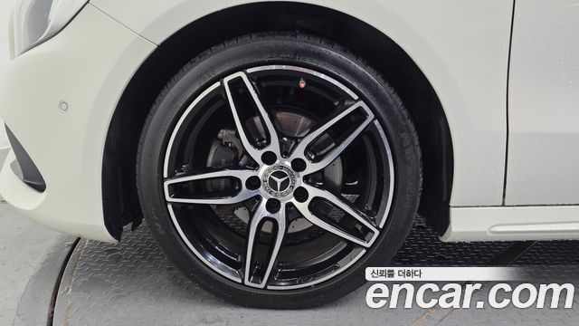 Mercedes-Benz A-Class 2018 — photo 5