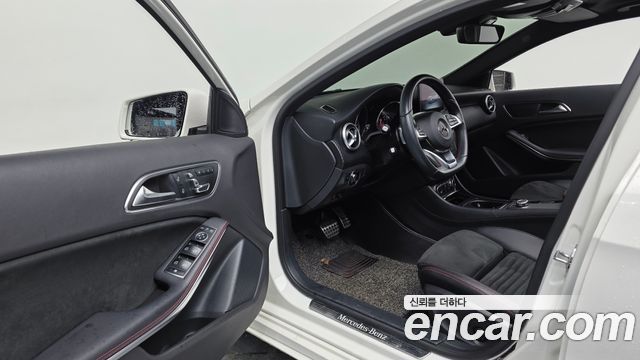 Mercedes-Benz A-Class 2018 — photo 10