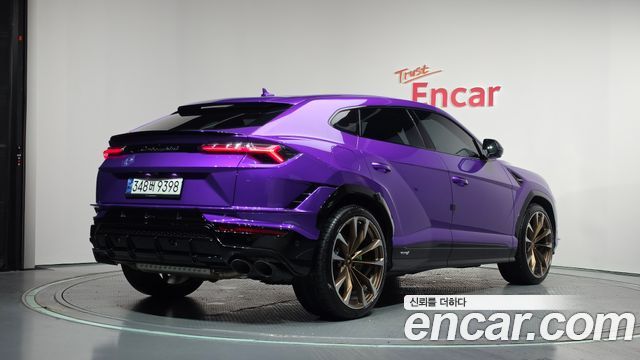 Lamborghini Urus 2023 — photo 2