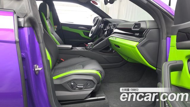 Lamborghini Urus 2023 — photo 17