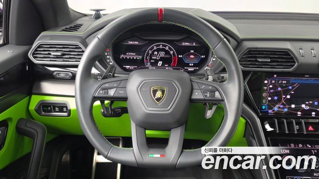 Lamborghini Urus 2023 — photo 19