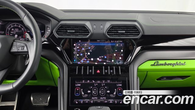 Lamborghini Urus 2023 — photo 20