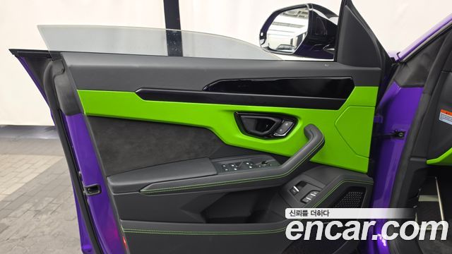 Lamborghini Urus 2023 — photo 14