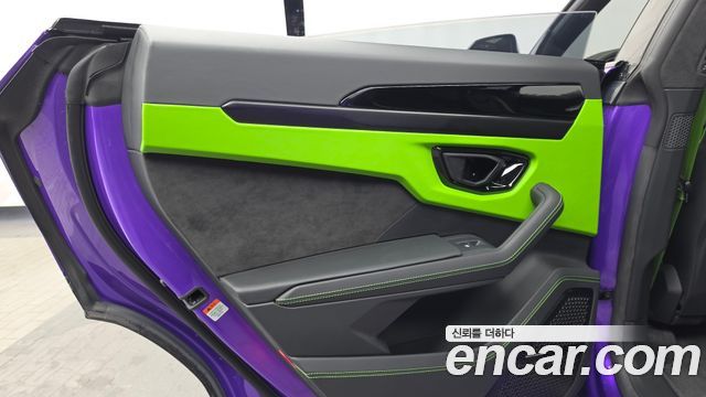Lamborghini Urus 2023 — photo 15