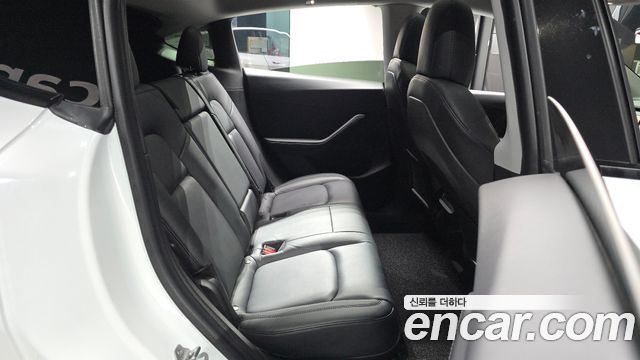 Tesla Model Y 2021 — photo 17