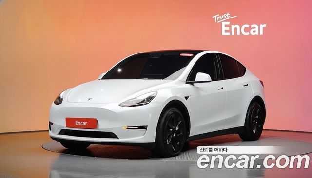Tesla Model Y 2021 — photo 1