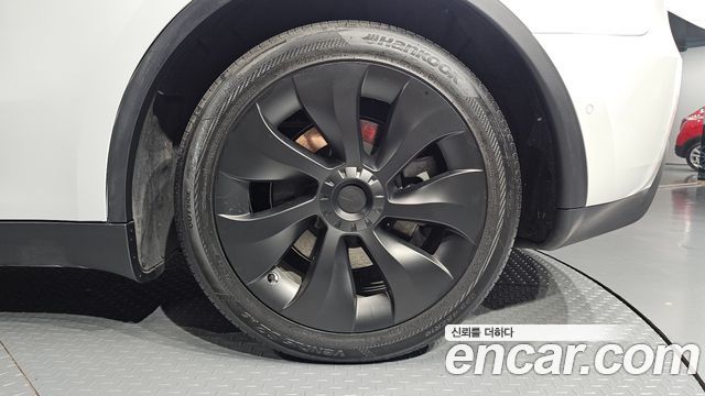Tesla Model Y 2021 — photo 7
