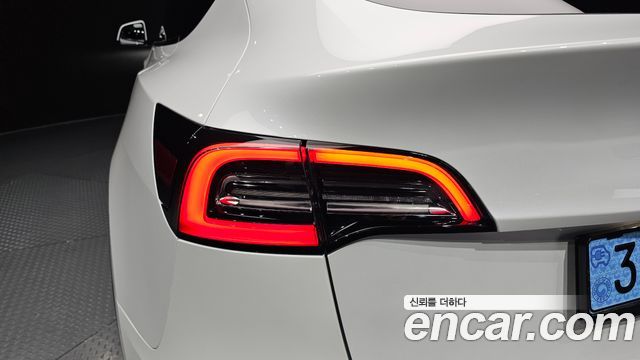 Tesla Model Y 2021 — photo 9