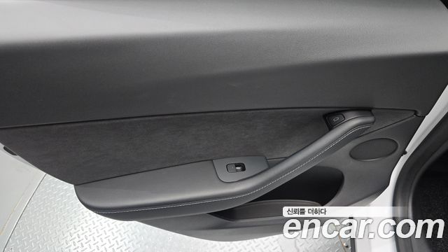 Tesla Model Y 2021 — photo 15