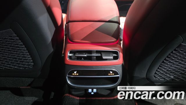 Genesis GV70 2021 — photo 19